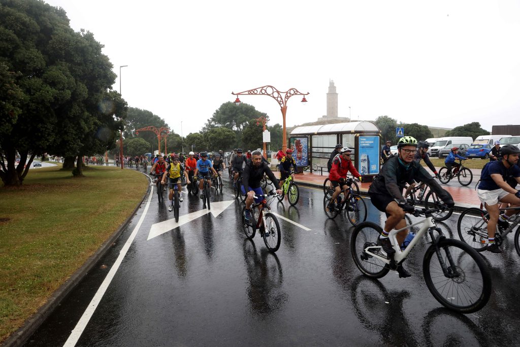 Participantes no Día da Bicicleta da Coruña